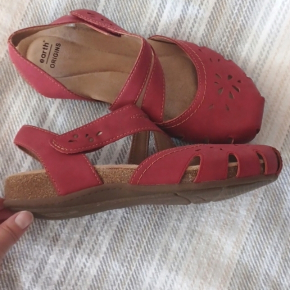 EUC Earth Origins Mary Jane Sandals Red - Picture 3 of 6